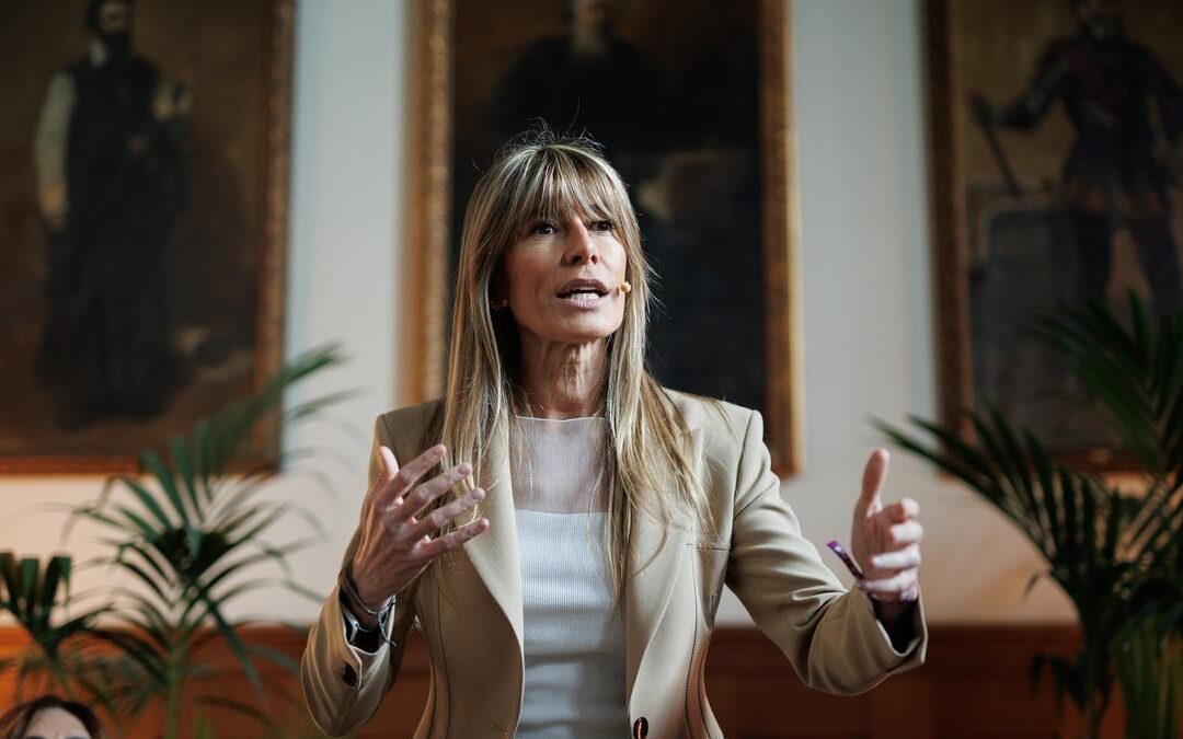 Begoña Gómez no acude a citación judicial y envía abogado