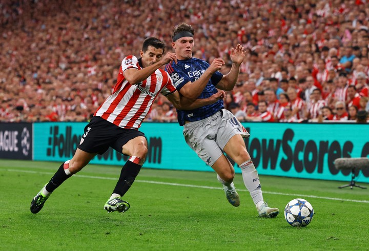 OléFútbolInternacional_(Sufrir para ganar: el Arsenal se llevó un titánico triunfo ante Athletic Club y arrancó la Champions League con el pie derecho)