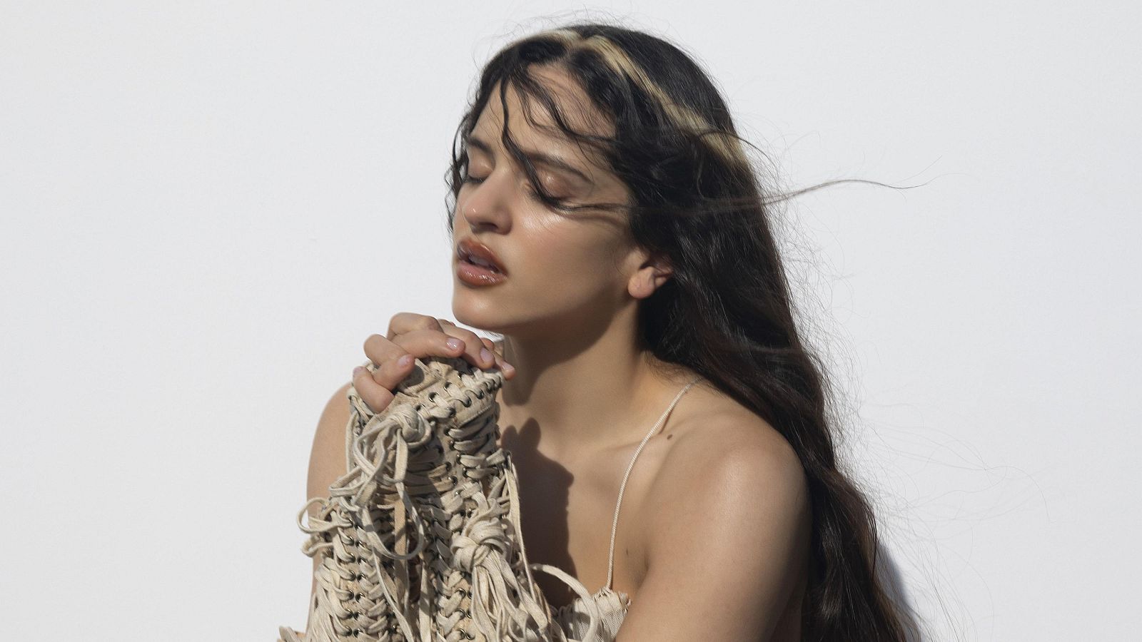 RTVE_Rosalía deslumbra en Barcelona con la presentación exclusiva de su nuevo disco ‘Lux’