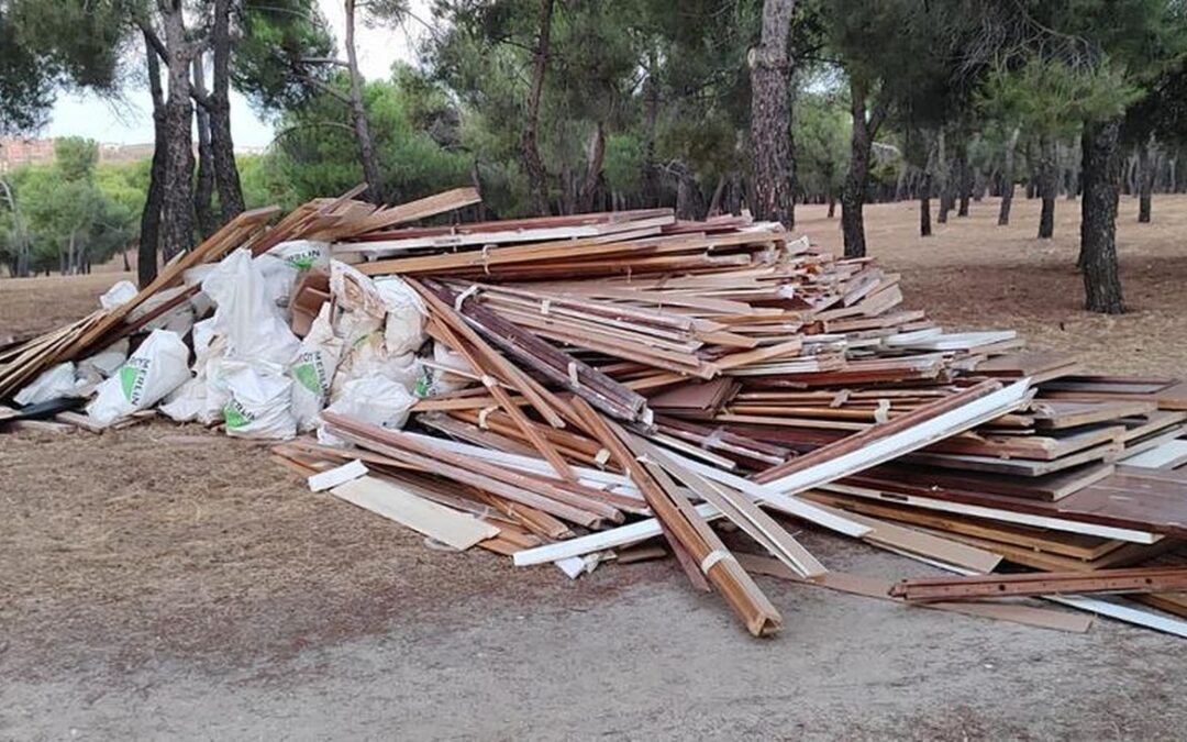 Alcorcón sanciona con 5.000 euros un vertido ilegal de casi cuatro toneladas en Las Presillas