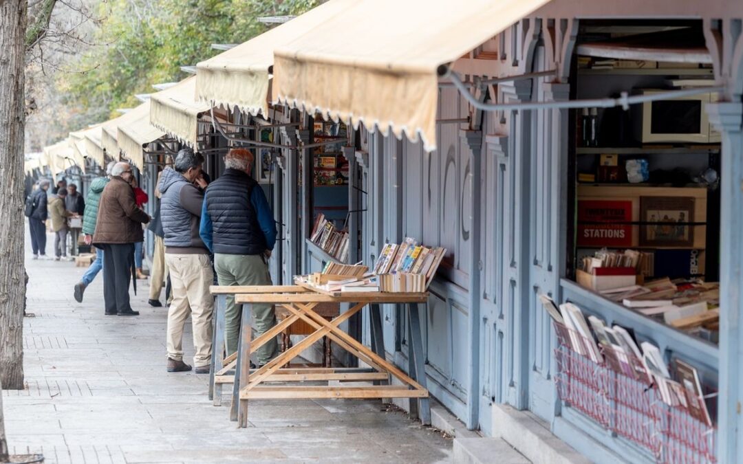 Nuevos Ministerios se convierte en una caseta de Moyano para celebrar el Book Friday