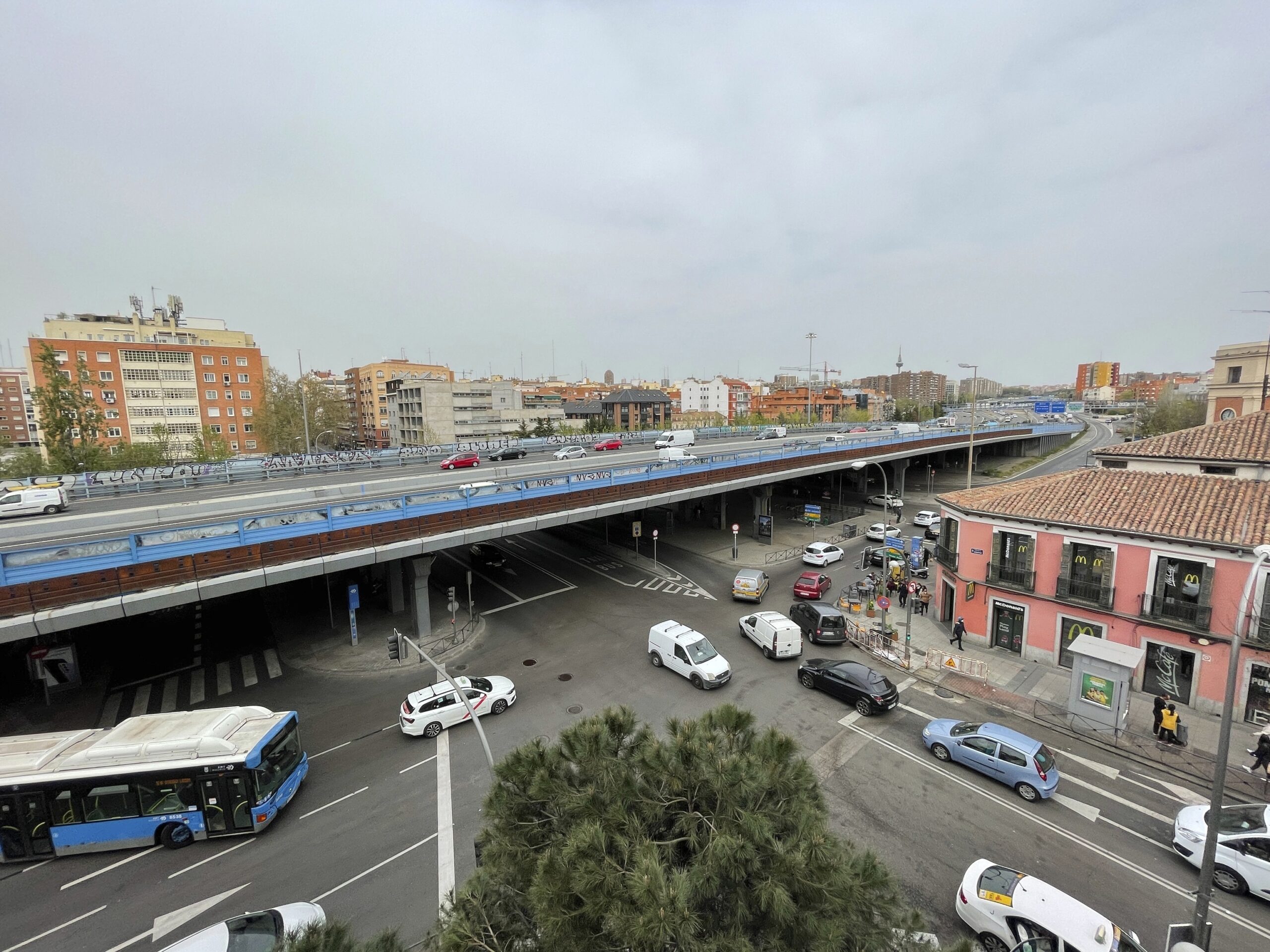 El Mundo_Un supuesto yihadista reducido a tiros por la Policía en Puente de Vallecas