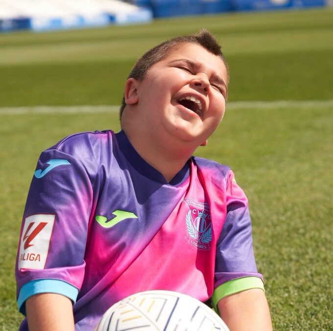Campaña recauda 34.000 € para la silla especial de Uriel, joven aficionado del CD Leganés