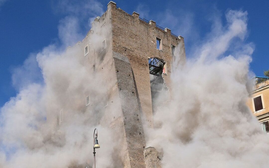 Derrumbe en la Torre dei Conti deja a una persona atrapada en el centro de Roma