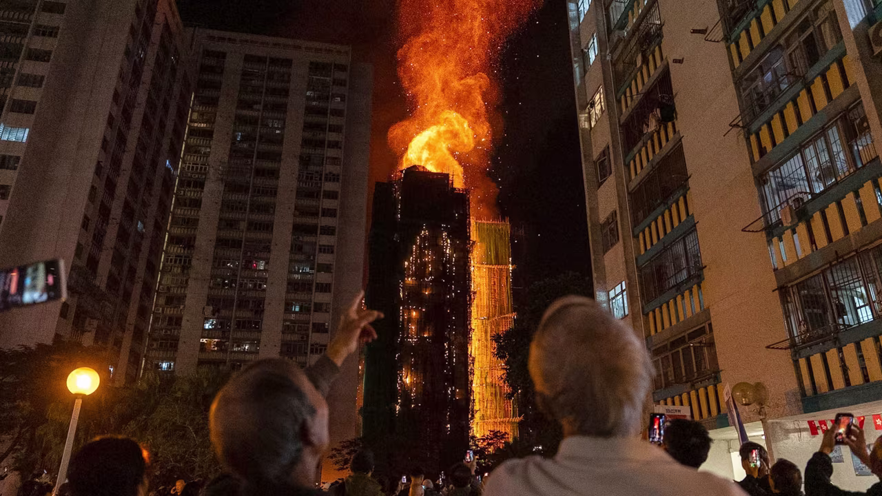 Cnn_(Incendio en Hong Kong: víctimas, labores de rescate y noticias)