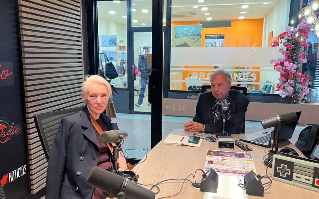 06/11/2025 – MITOMANÍA – MODELO Y ESCRITORA: ELENA ESTEBAN