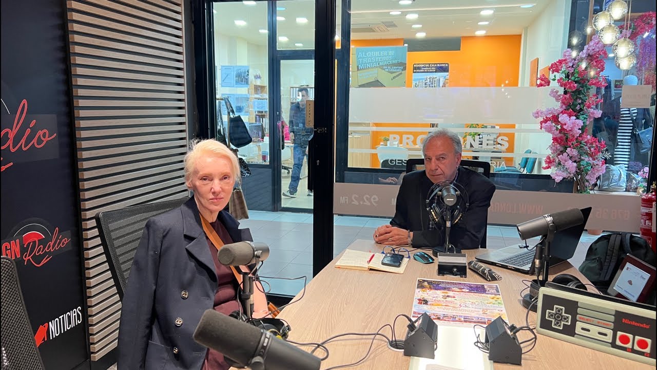 06/11/2025 - MITOMANÍA - MODELO Y ESCRITORA: ELENA ESTEBAN