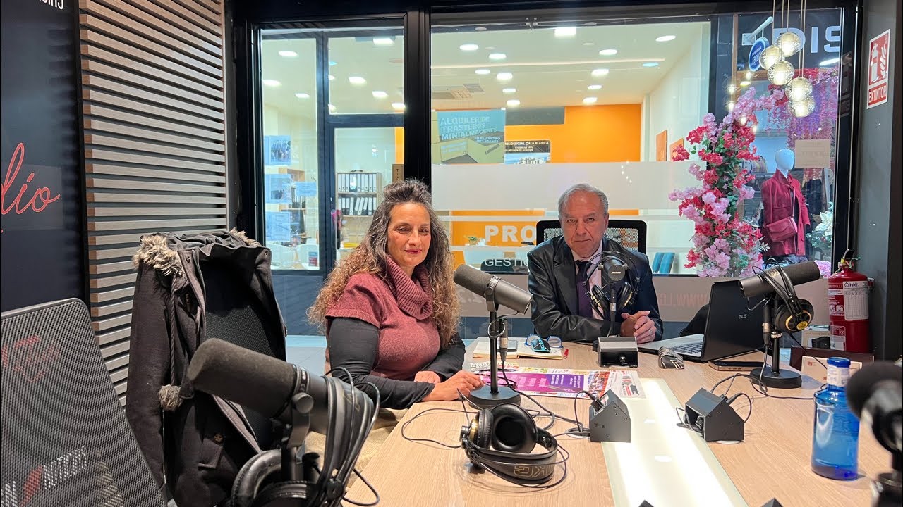 19/11/2025 - MITOMANÍA - ANA SERRANO, ESCRITORA