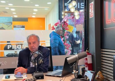 27/11/2025 – MITOMANÍA – ENTREVISTA A REYES CABALLERO