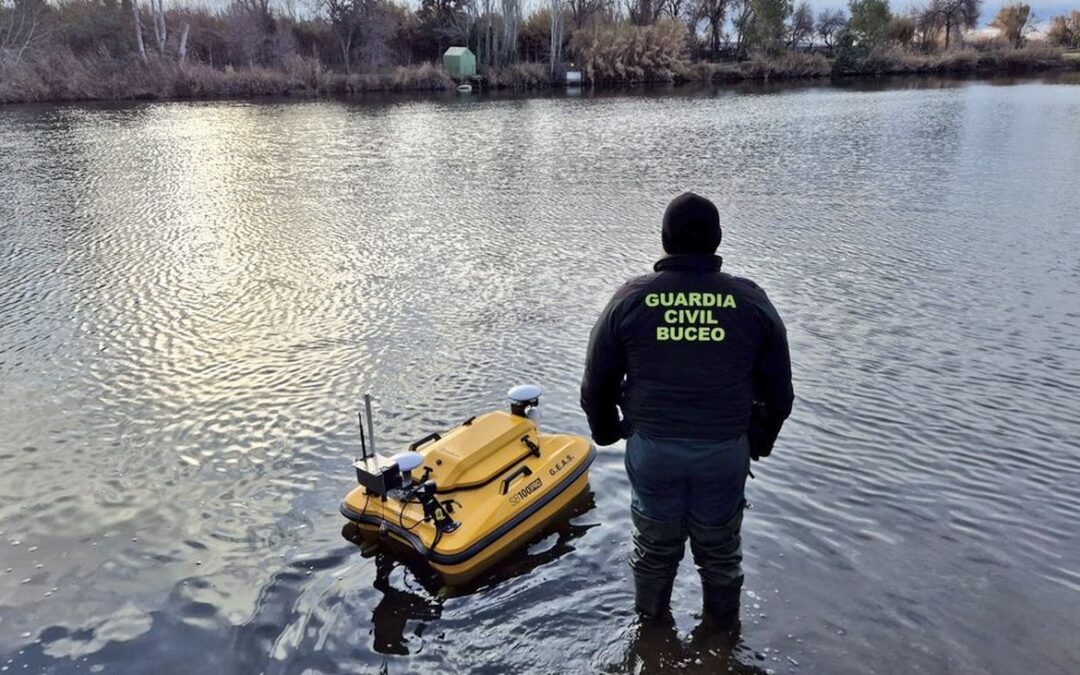 La Guardia Civil realiza prácticas con dron náutico en San Martín de la Vega