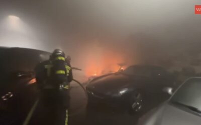 Controlado un incendio en un concesionario de coches de alta gama sin heridos en el norte de Madrid