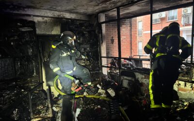 Cinco heridos leves en un incendio en un piso de Móstoles