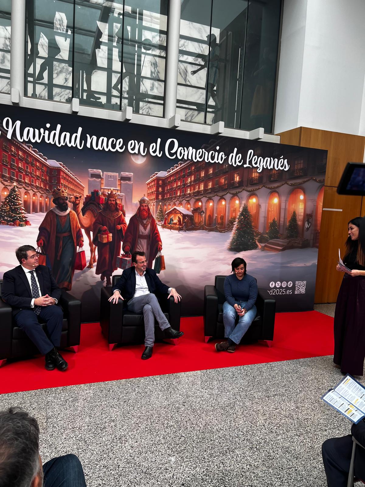 Leganés presenta su campaña navideña con el primer Belén de Playmobil gigante del mundo