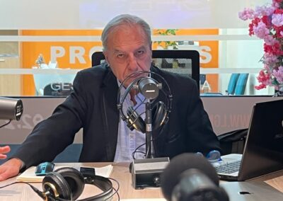 17/12/2025 – MITOMANÍA – MELANY-K, CANTANTE, ACTRIZ Y PERIODISTA