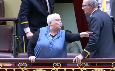 Feli Velázquez Serrano, de la PAH Leganés y colaboradora en LGN Medios, expulsada del Congreso tras increpar a la bancada del PP