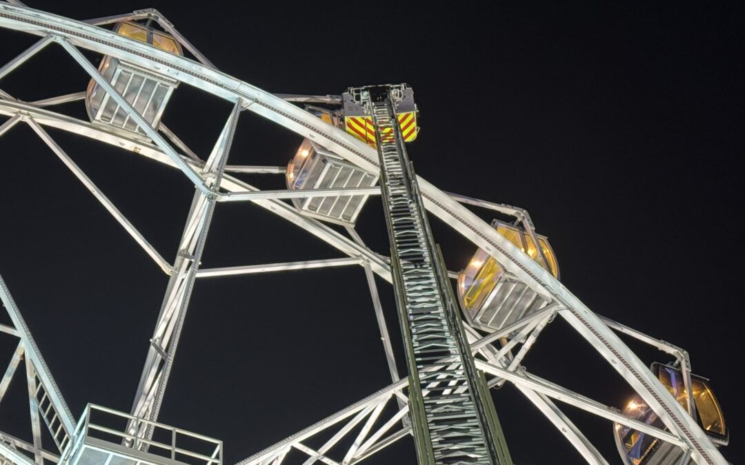 Rescatadas 19 personas atrapadas en una noria en el parque Mágicas Navidades de Torrejón