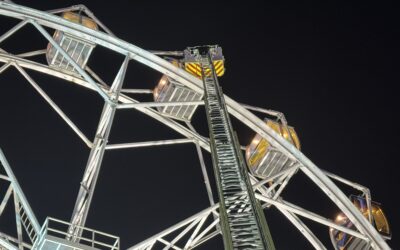 Rescatadas 19 personas atrapadas en una noria en el parque Mágicas Navidades de Torrejón