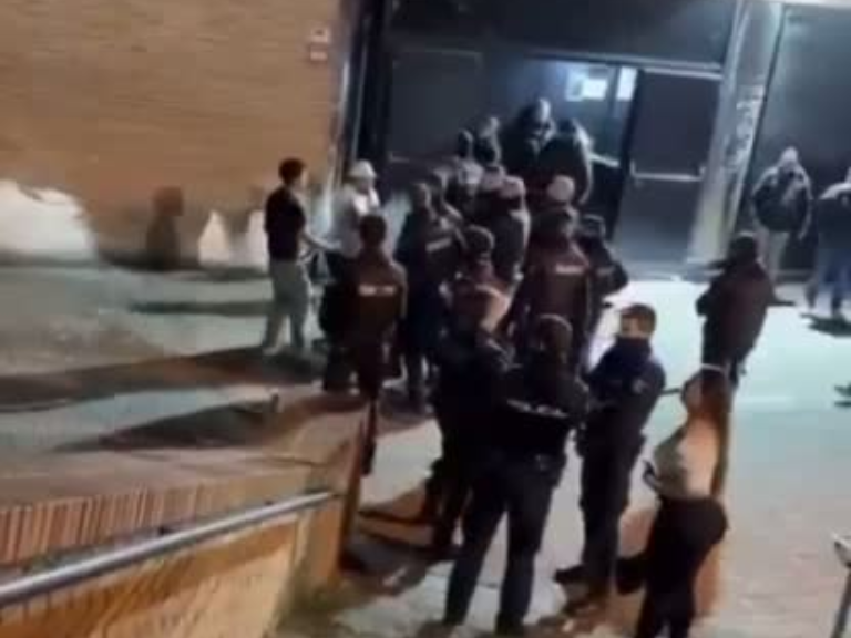 Agresión en La Cubierta de Leganés: un hombre lanza un adoquín a la Policía