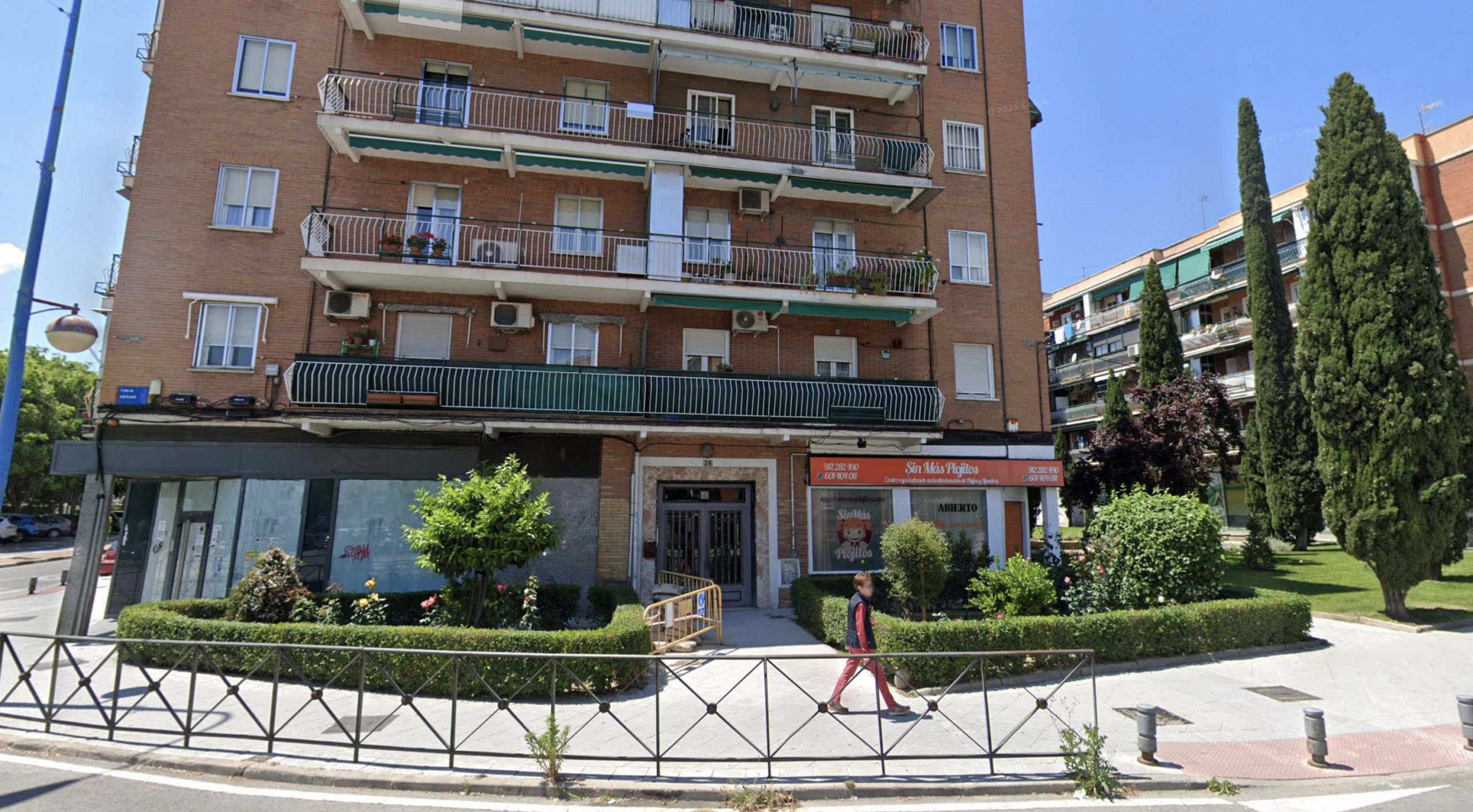 Los vecinos sin ascensor de la Calle Getafe (Leganés): “Vecinos han tenido que retrasar las citas médicas porque no pueden bajar” Los vecinos sin ascensor de la Calle Getafe (Leganés): “Vecinos han tenido que retrasar las citas médicas porque no pueden bajar”