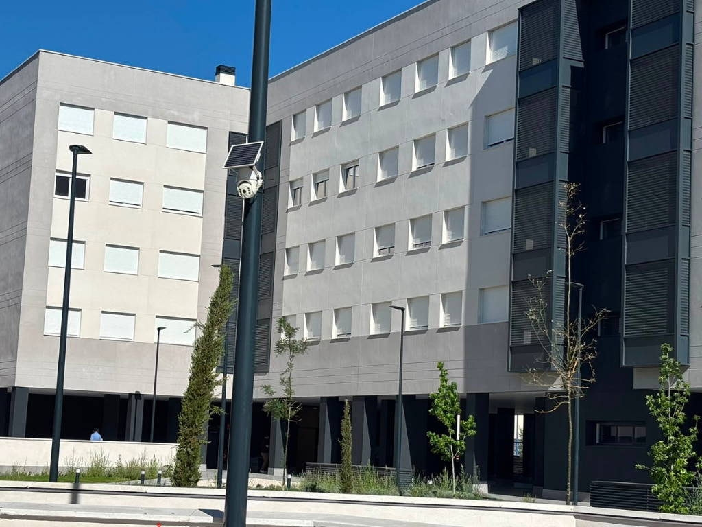 "En octubre quieren tenerlo todo entregado": Los vecinos de EMSULE visitan por primera vez sus pisos