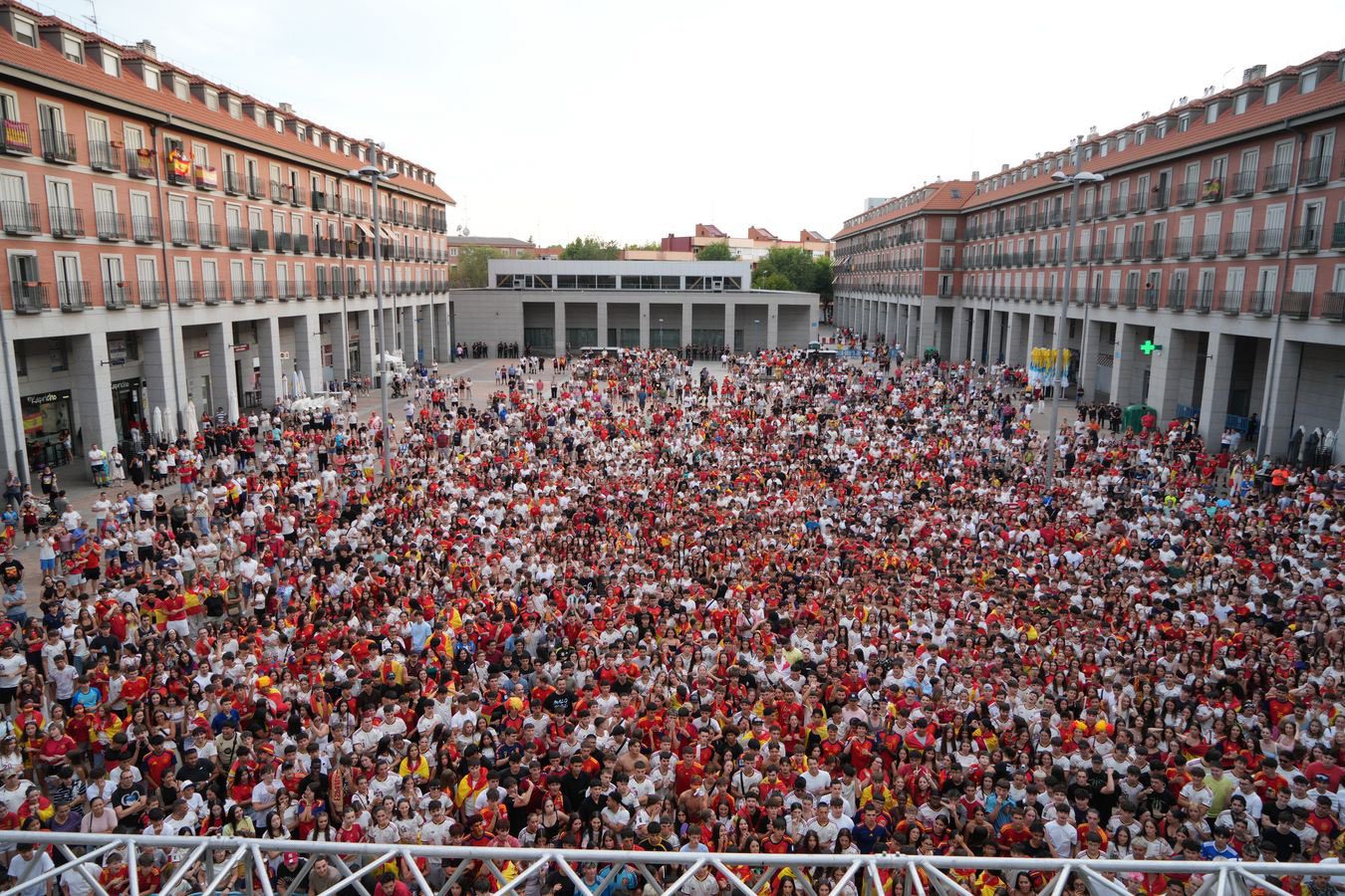 Leganés celebra por todo lo alto el pase de España a la final del Mundial en una Plaza Mayor abarrotada