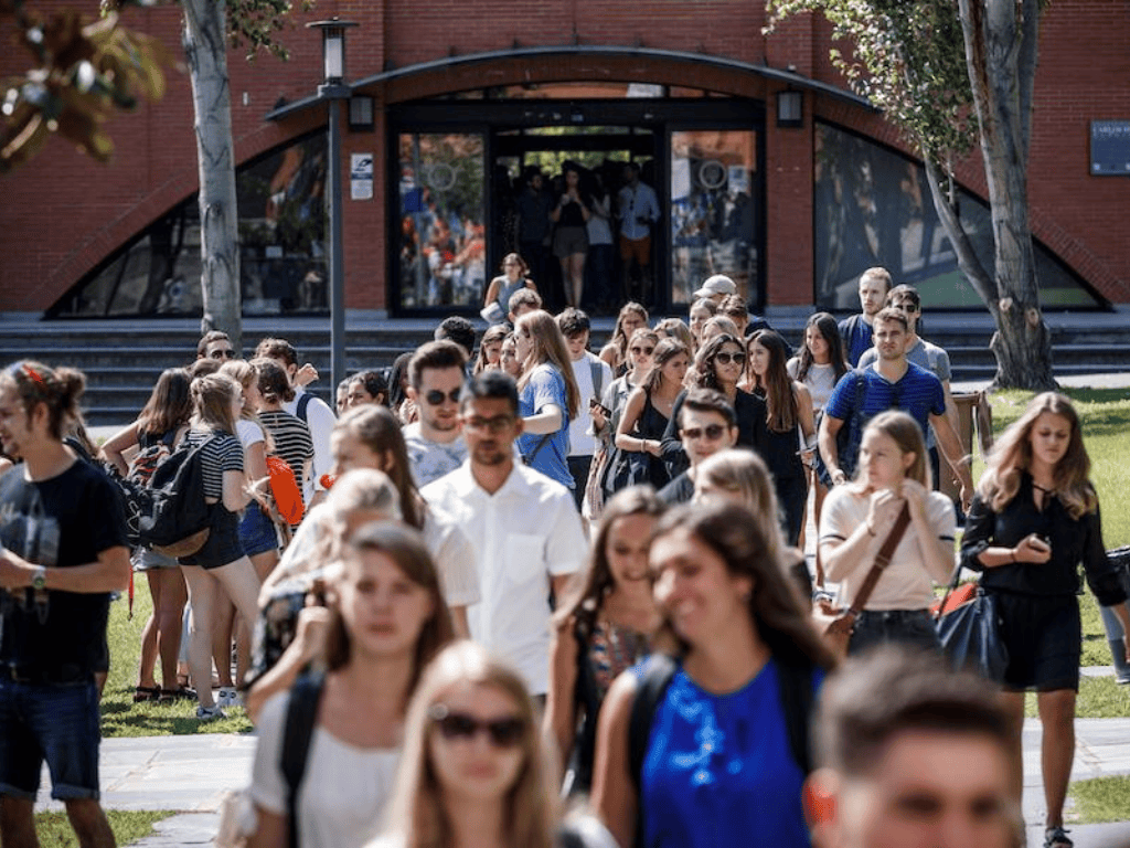 La Universidad Carlos III bate su récord de demanda y vuelve a ser la más solicitada de la Comunidad de Madrid La Universidad Carlos III bate su récord de demanda y vuelve a ser la más solicitada de la Comunidad de Madrid